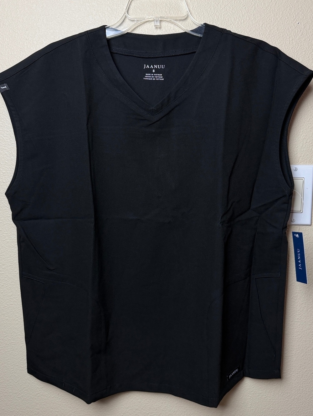 Jaanuu Scrubs 7 Pocket Cap Sleeve Top NWT | Size S | Black